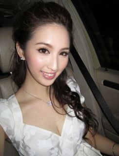 He Aoer (Lily Ho) profile