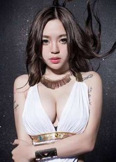 Huang Wei (Lea Faye) profile